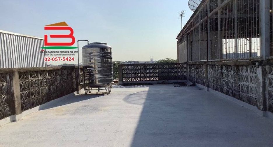 For sale 3 bedrooms retail Space in Wang Thonglang, Bangkok