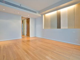 For sale 3 bed condo in Yan Nawa, Bangkok