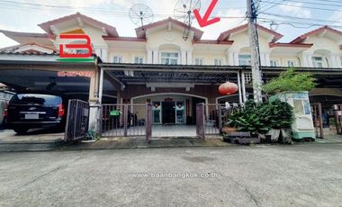 À vendre 3 chambres maison de ville à Prawet, Bangkok