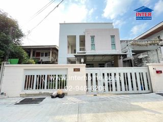 For sale 4 Beds house in Din Daeng, Bangkok