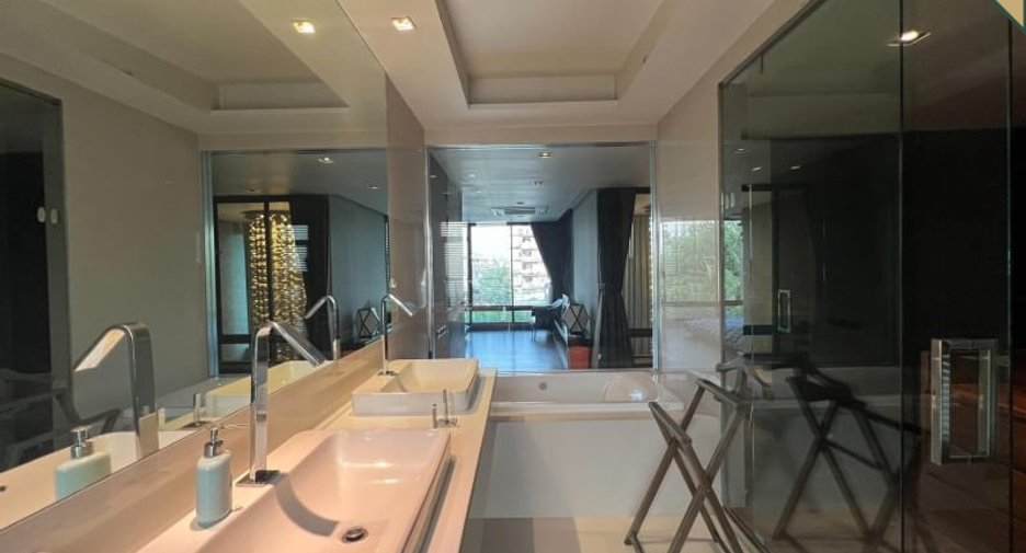 For rent and for sale 3 bedrooms townhouse in Watthana, Bangkok