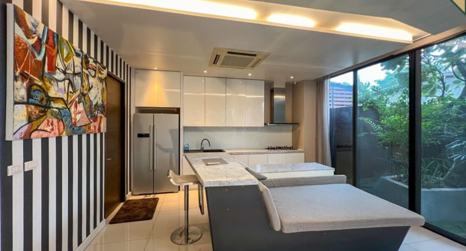 For rent and for sale 3 bedrooms townhouse in Watthana, Bangkok