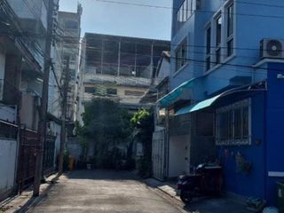 For sale 5 bedrooms retail Space in Huai Khwang, Bangkok