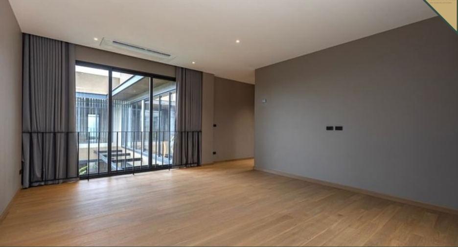 For sale 5 bedrooms house in Bang Kapi, Bangkok
