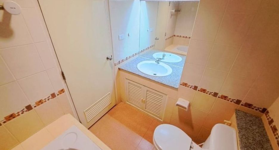 For sale 1 bed condo in Si Racha, Chonburi