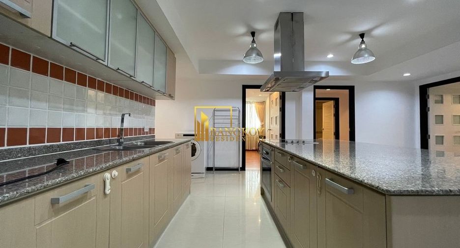 Condo en alquiler de 3 habitaciones en Watthana, Bangkok