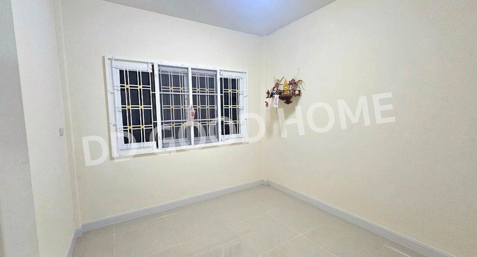 Reihenhaus zum Kauf mit 3 Zimmer in Phutthamonthon, Nakhon Pathom