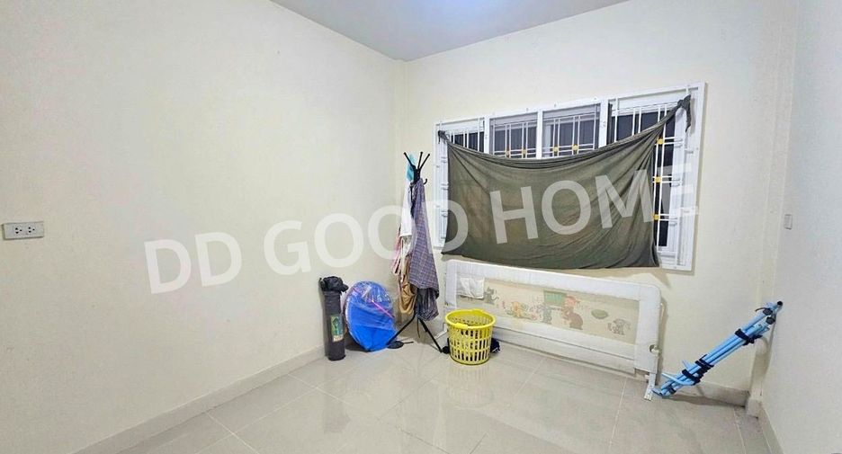 Reihenhaus zum Kauf mit 3 Zimmer in Phutthamonthon, Nakhon Pathom