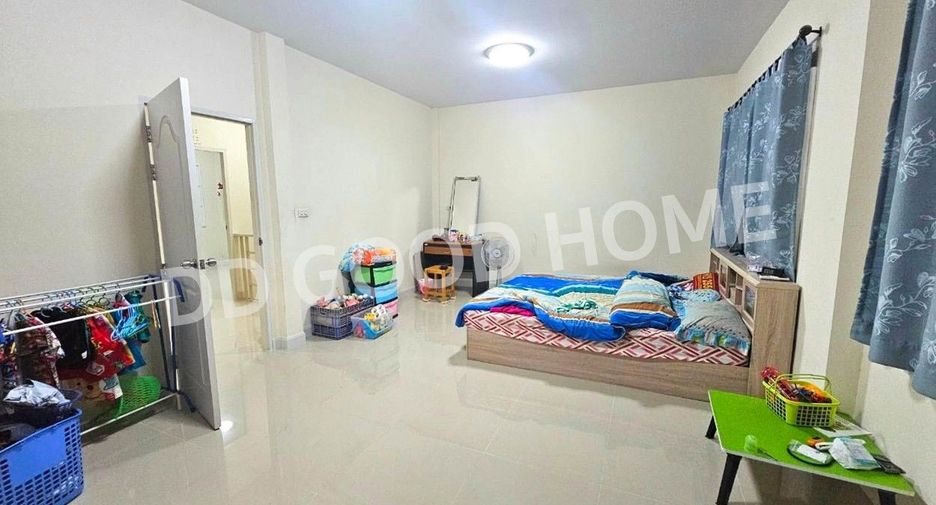 Reihenhaus zum Kauf mit 3 Zimmer in Phutthamonthon, Nakhon Pathom