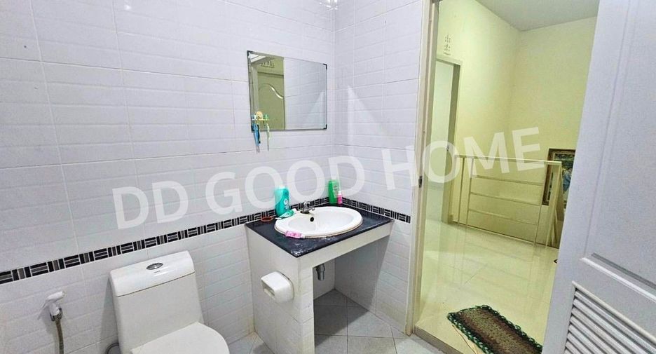 Reihenhaus zum Kauf mit 3 Zimmer in Phutthamonthon, Nakhon Pathom