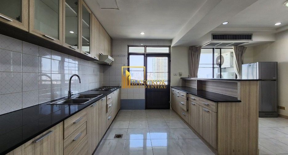 Condo en alquiler de 3 habitaciones en Watthana, Bangkok