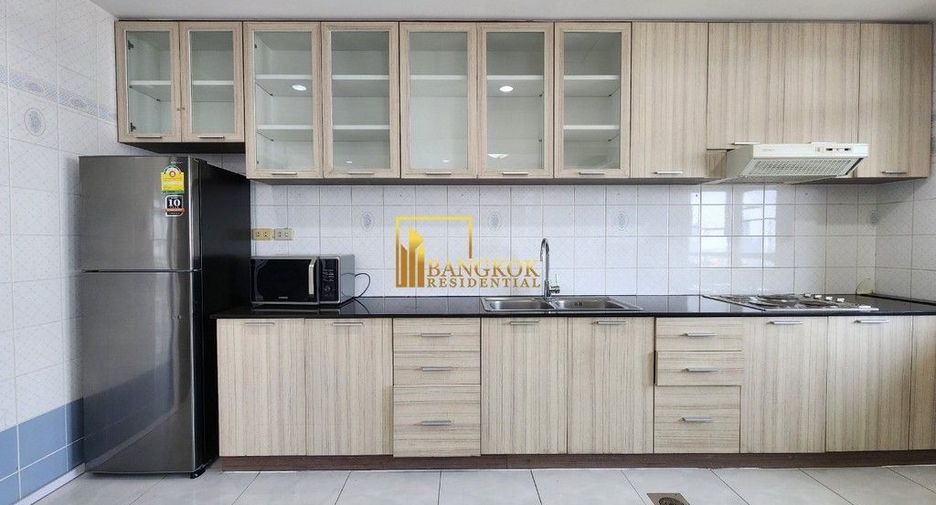 Condo en alquiler de 3 habitaciones en Watthana, Bangkok