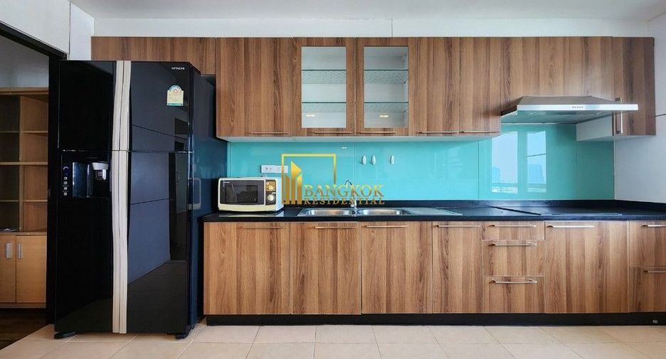 Condo en alquiler de 3 habitaciones en Watthana, Bangkok