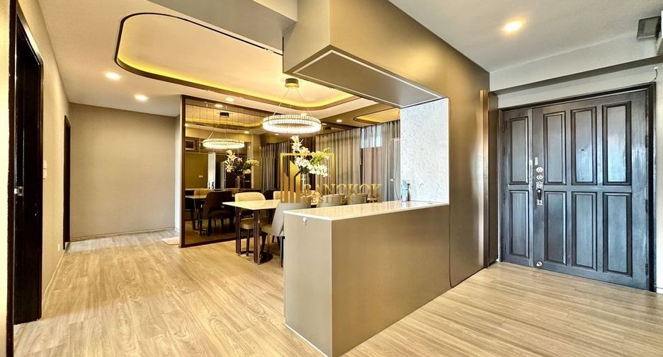 Condo en alquiler de 3 habitaciones en Watthana, Bangkok