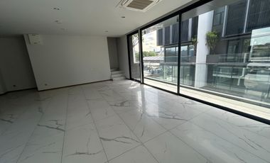For sale office in Wang Thonglang, Bangkok