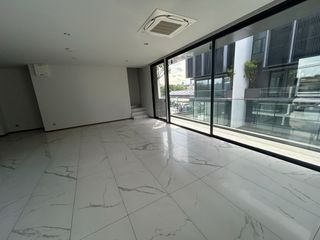 For sale office in Wang Thonglang, Bangkok