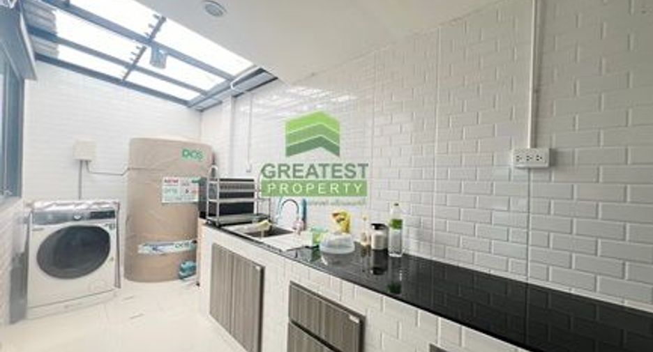 Reihenhaus zum Kauf mit 4 Zimmer in Chom Thong, Bangkok
