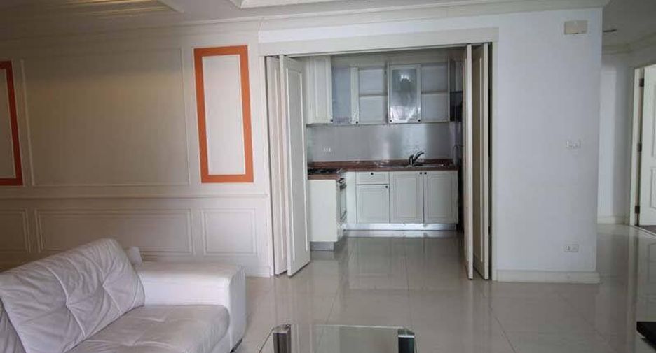For rent 3 bedrooms condo in Khlong Toei, Bangkok