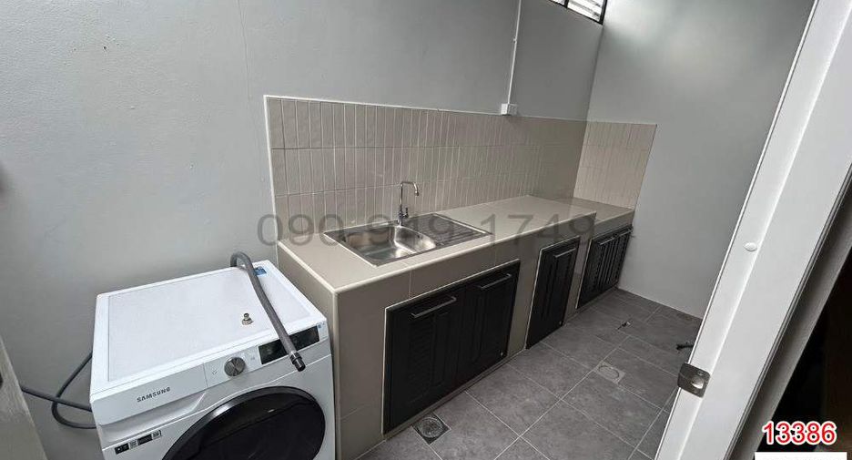 Haus zur Miete mit 3 Zimmer in Prawet, Bangkok