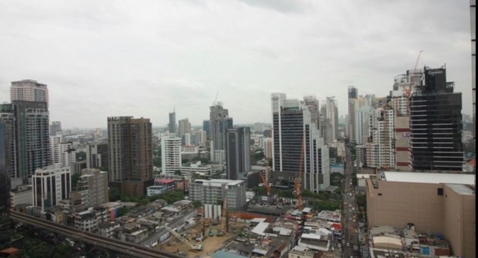 For rent 2 bedrooms condo in Khlong Toei, Bangkok