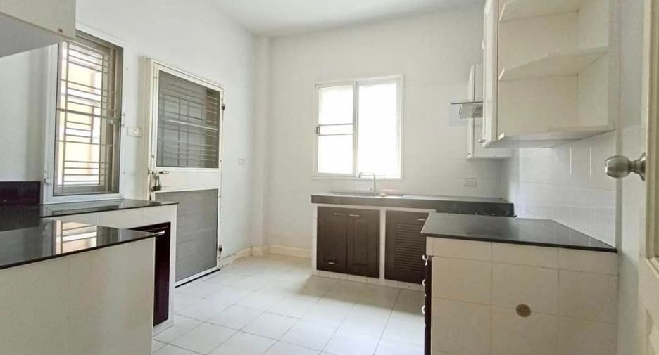 For rent and for sale 3 bedrooms house in Si Racha, Chonburi