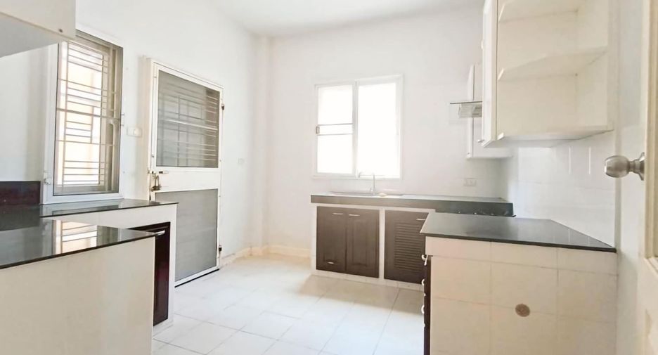 For rent and for sale 3 bedrooms house in Si Racha, Chonburi