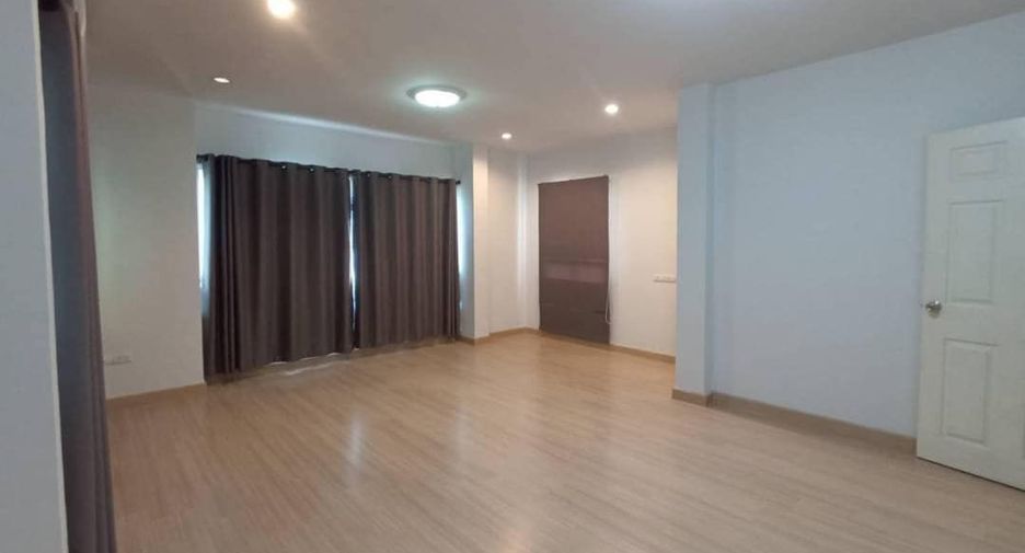 For rent and for sale 3 bedrooms house in Si Racha, Chonburi
