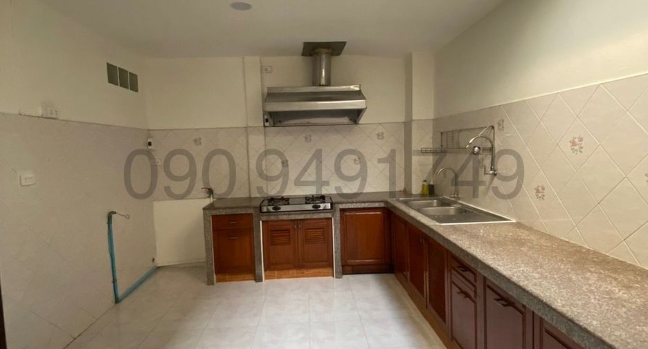For rent studio townhouse in Lat Phrao, Bangkok