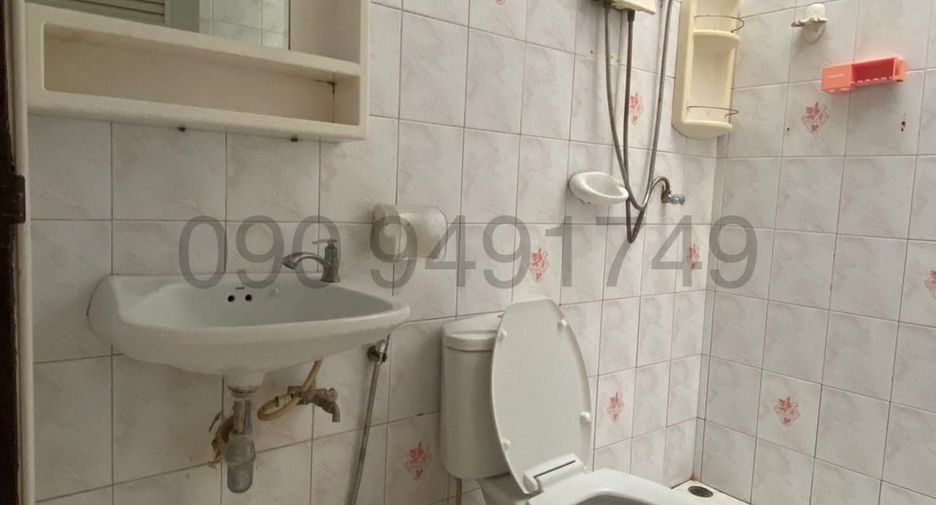 For rent studio townhouse in Lat Phrao, Bangkok
