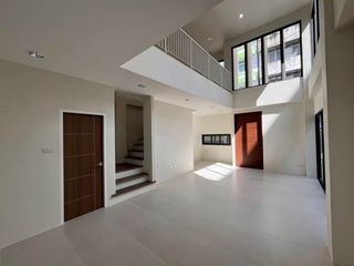 For rent 3 bed office in Huai Khwang, Bangkok