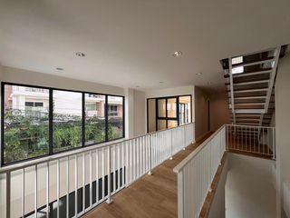 For rent 3 bed office in Huai Khwang, Bangkok