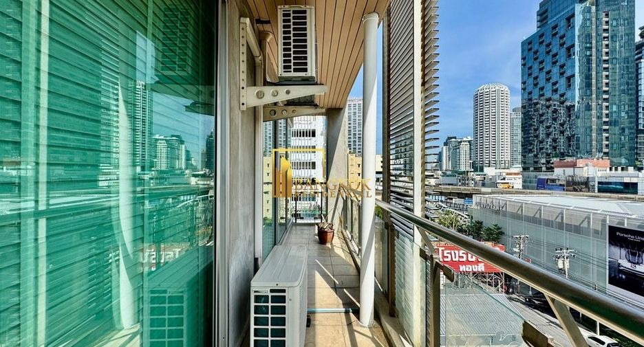 For rent 2 bedrooms condo in Khlong Toei, Bangkok