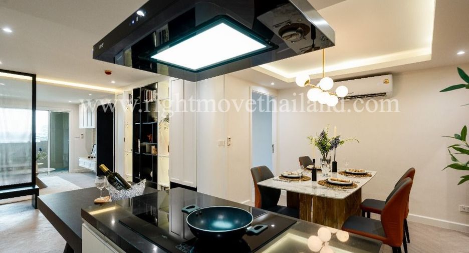 For sale 3 bedrooms condo in Watthana, Bangkok