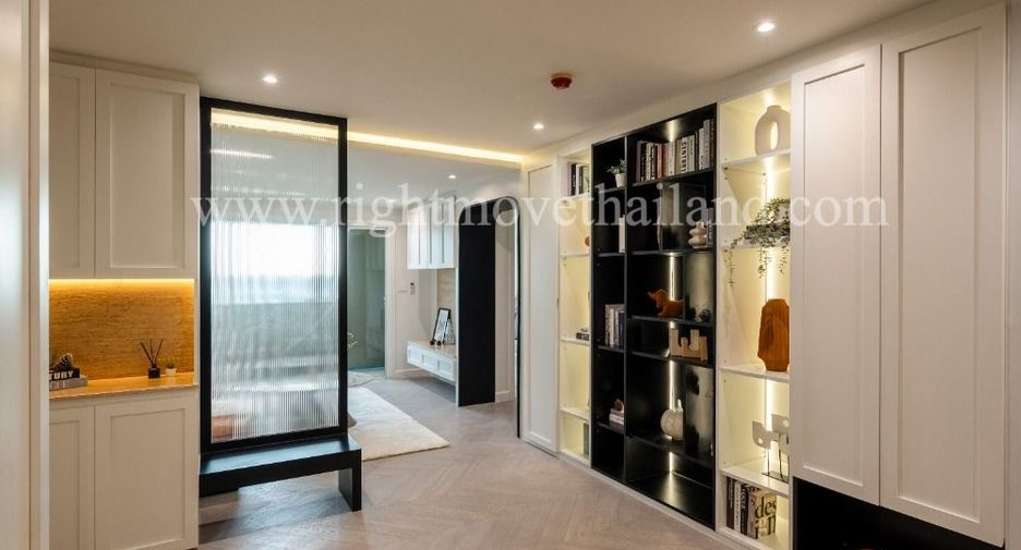 For sale 3 bedrooms condo in Watthana, Bangkok