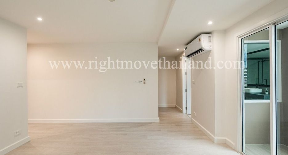For sale 3 bedrooms condo in Watthana, Bangkok