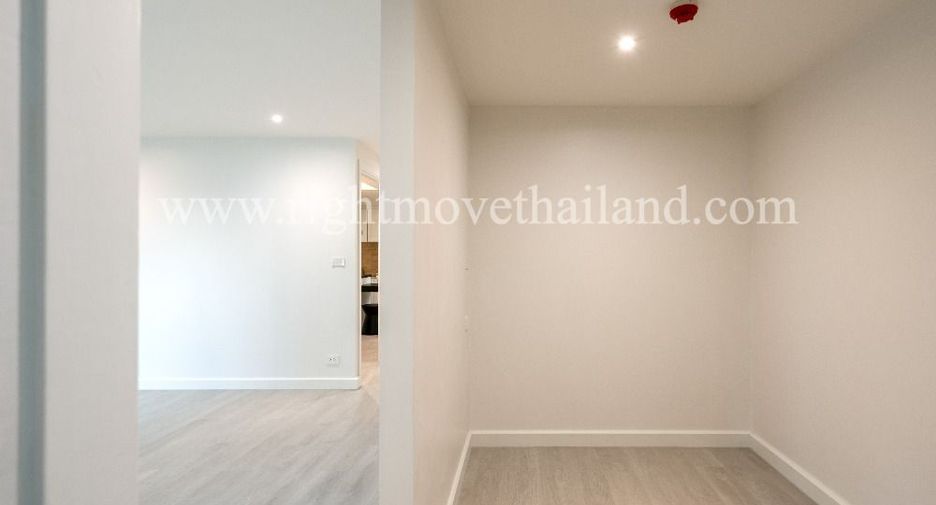 For sale 3 bedrooms condo in Watthana, Bangkok