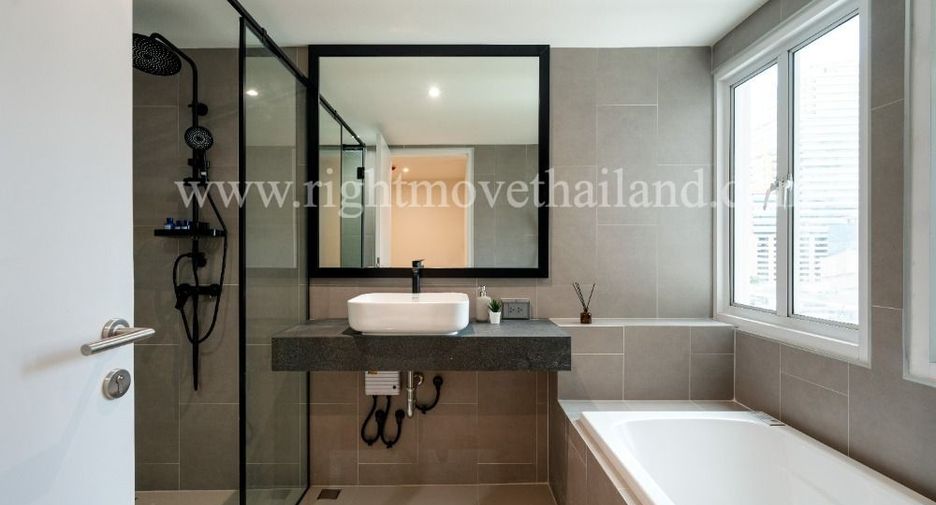 For sale 3 bedrooms condo in Watthana, Bangkok