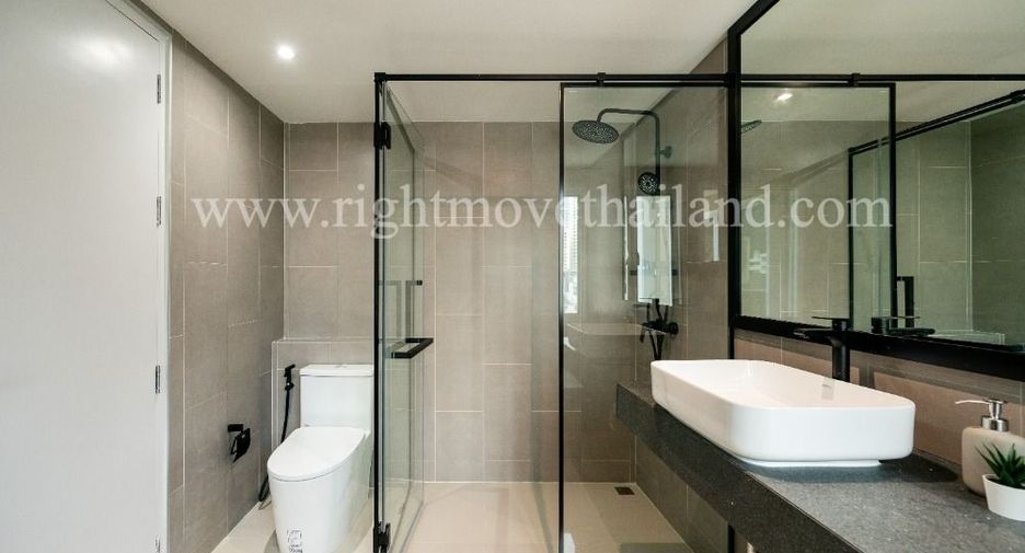 For sale 3 bedrooms condo in Watthana, Bangkok