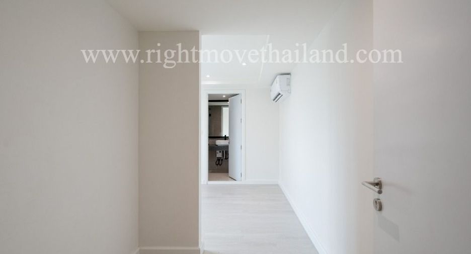 For sale 3 bedrooms condo in Watthana, Bangkok