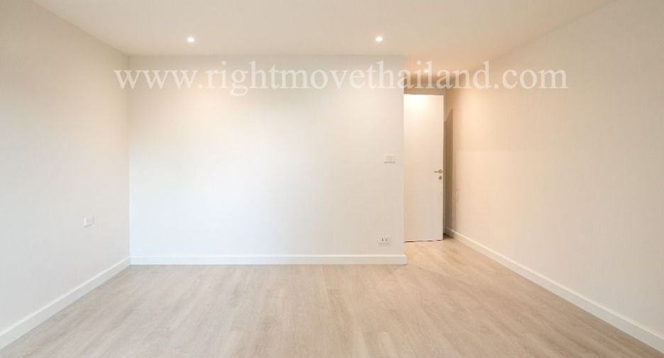 For sale 3 bedrooms condo in Watthana, Bangkok
