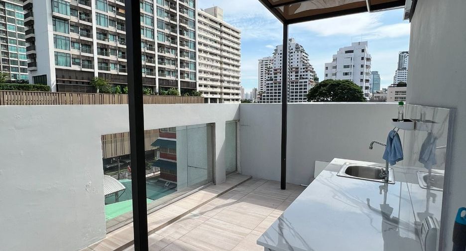 ให้เช่า 4 ห้องนอน บ้านเดี่ยว ใน วัฒนา, กรุงเทพฯ