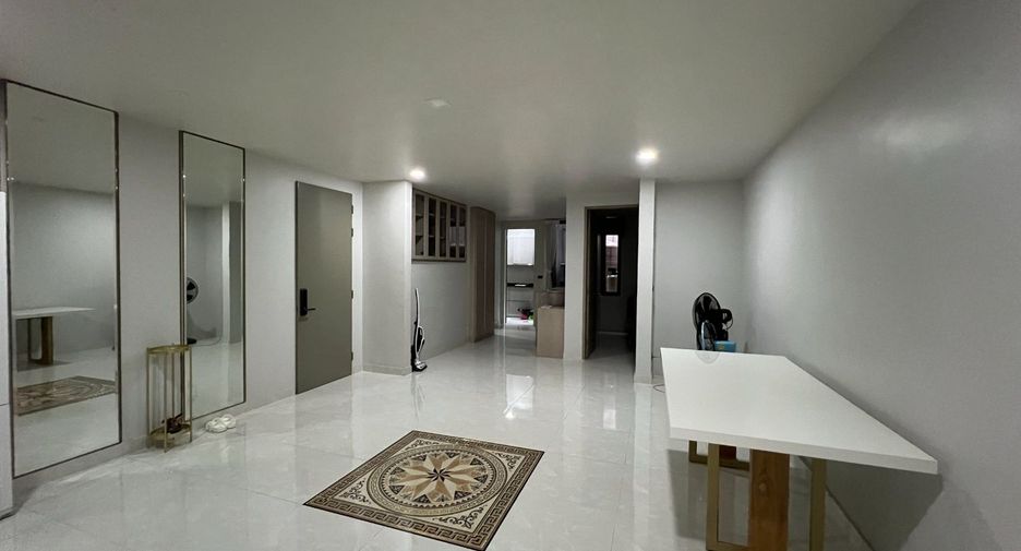ให้เช่า 4 ห้องนอน บ้านเดี่ยว ใน วัฒนา, กรุงเทพฯ