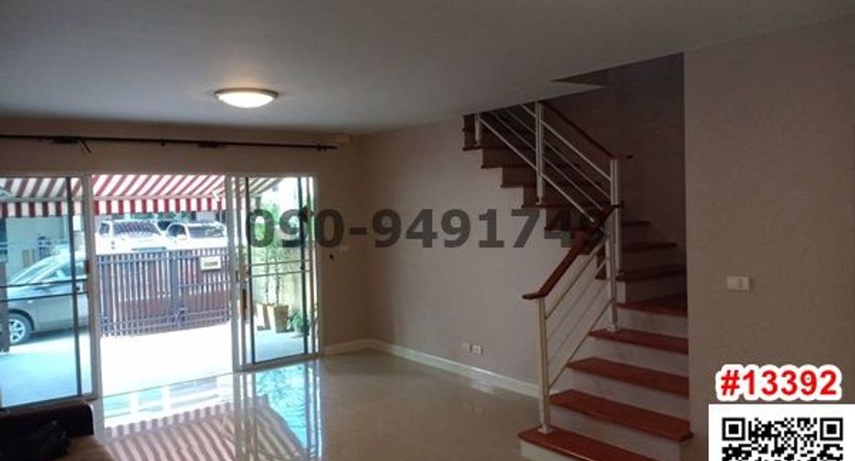 For rent 3 bedrooms townhouse in Lat Krabang, Bangkok