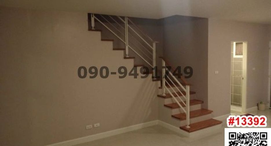 For rent 3 bedrooms townhouse in Lat Krabang, Bangkok