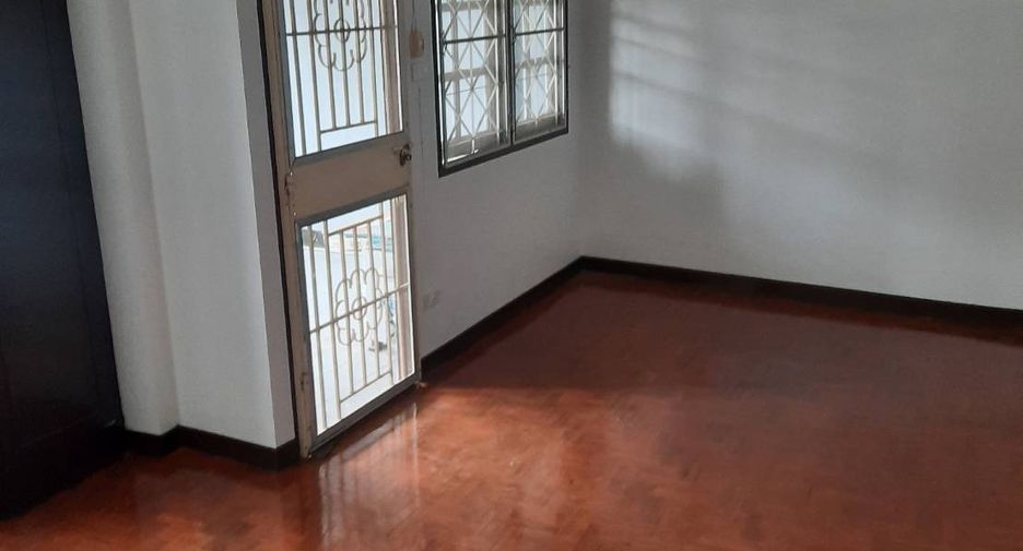 For sale 4 bedrooms townhouse in Mae Rim, Chiang Mai
