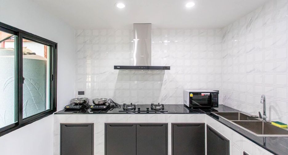 For rent 5 bedrooms house in Wang Thonglang, Bangkok