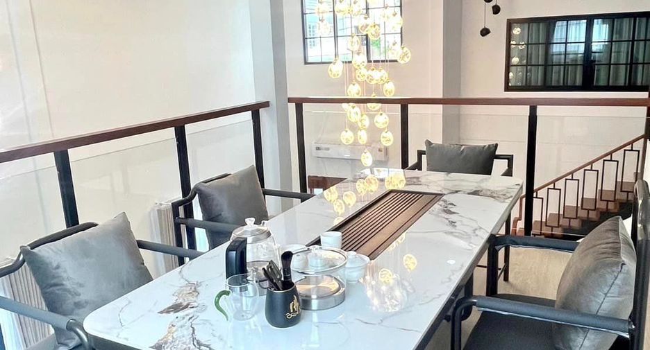 For rent 5 bedrooms house in Wang Thonglang, Bangkok