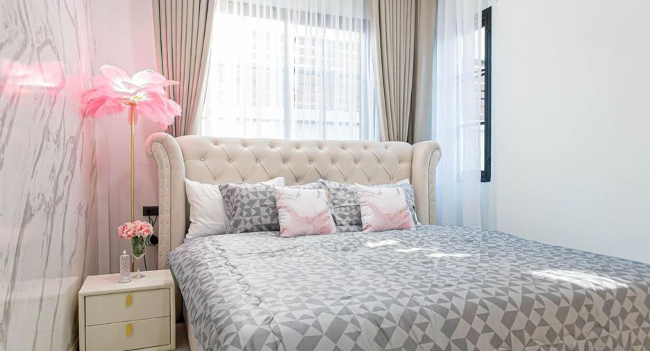 For rent 5 bedrooms house in Wang Thonglang, Bangkok