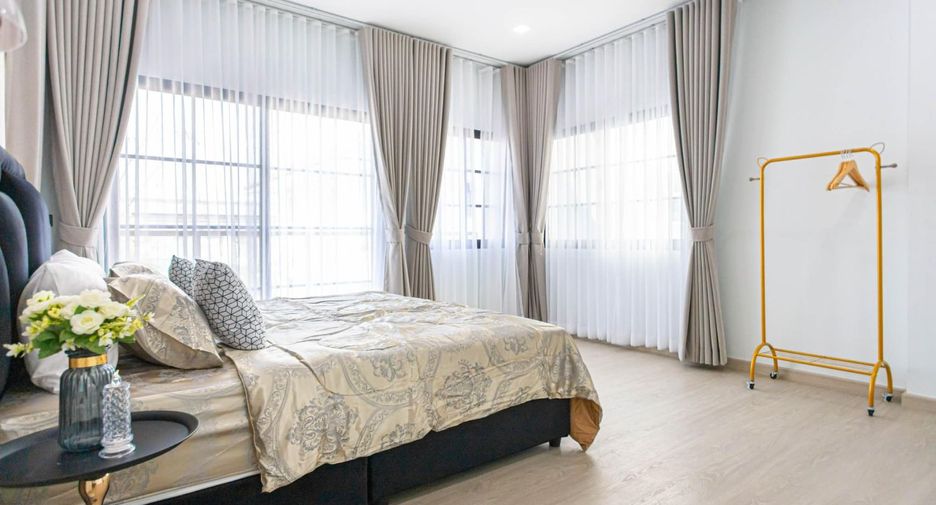 For rent 5 bedrooms house in Wang Thonglang, Bangkok
