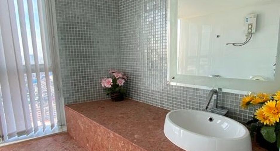 For sale 1 bed condo in Bang Kapi, Bangkok